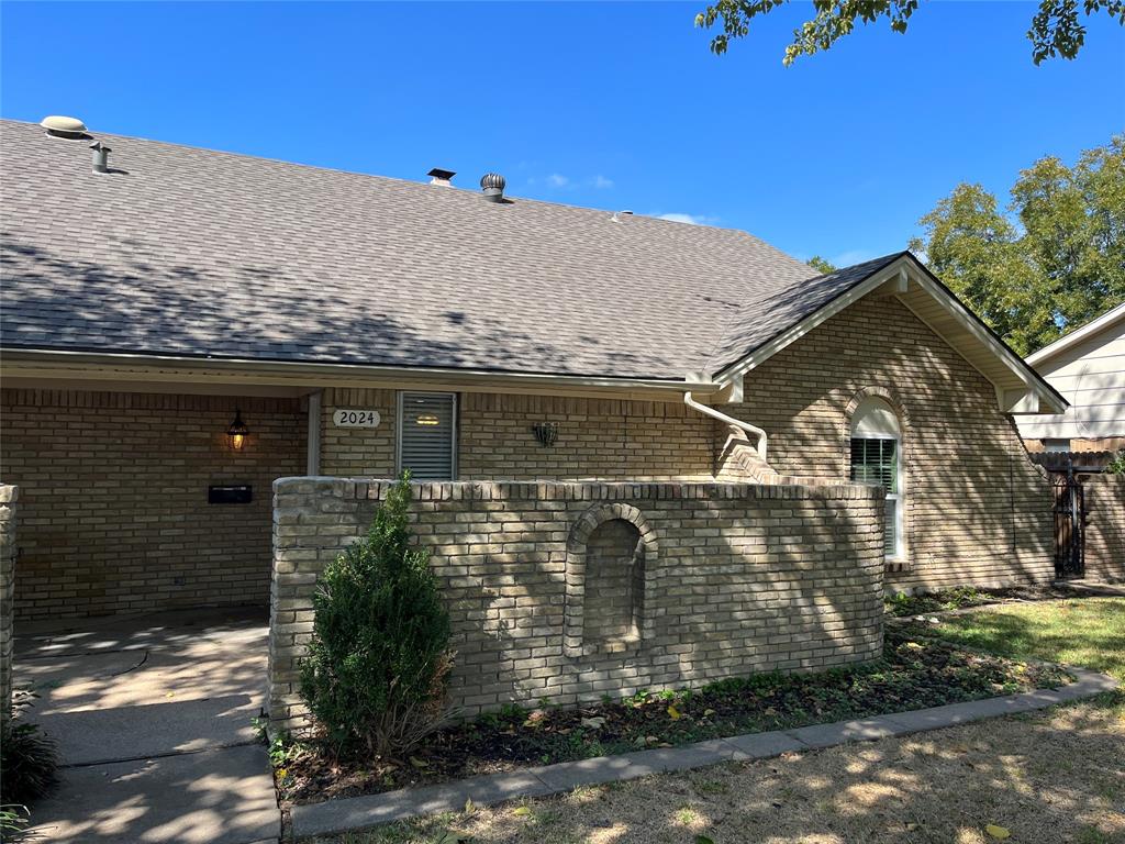 Garland Condo: 2024 Santa Anna Dr