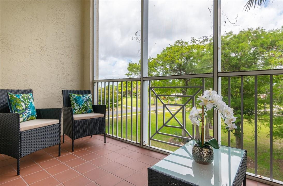 Pompano Beach Condo: 3600 Oaks Clubhouse Dr