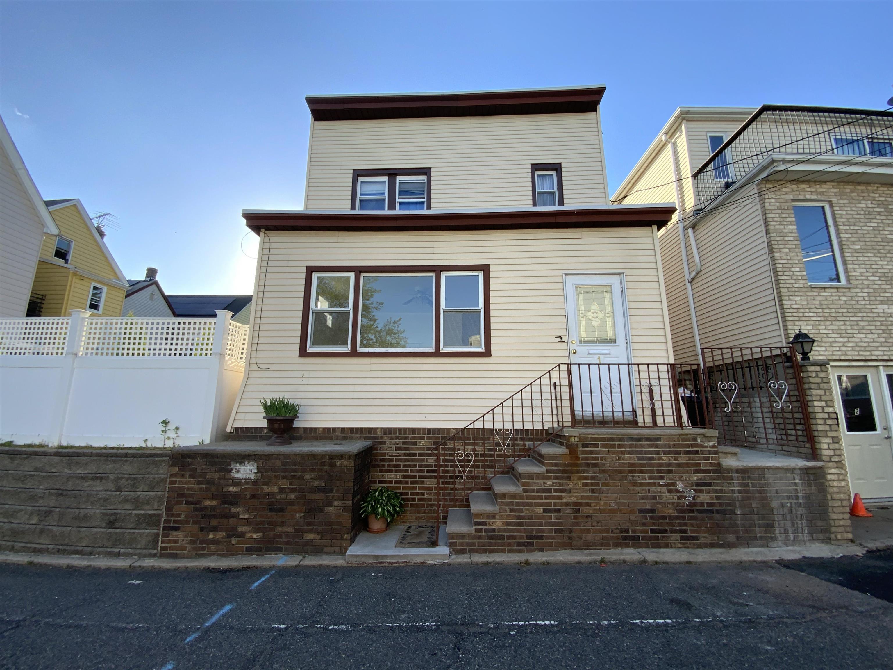 Bayonne Condo: 1 Chase Ct