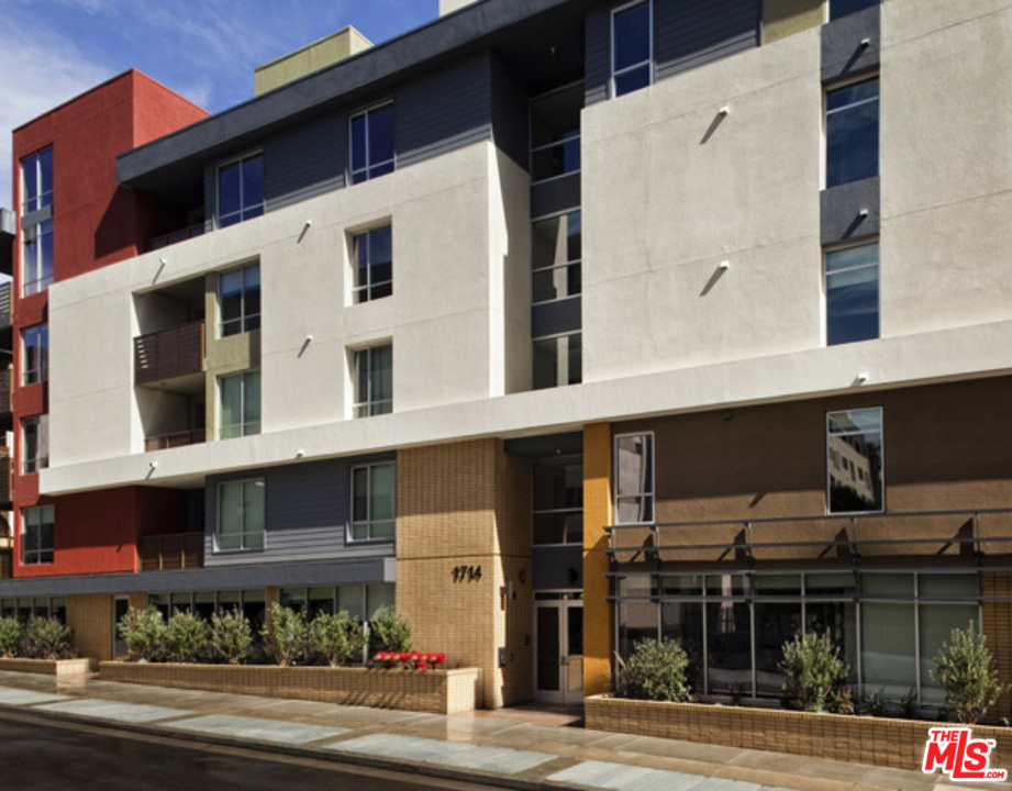 Hollywood Condo: 1714 North McCadden Pl