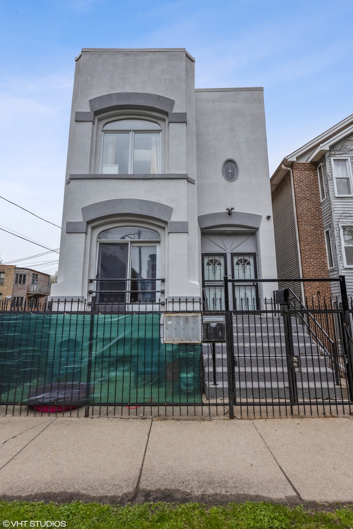 Chicago Condo: 2042 West Crystal St
