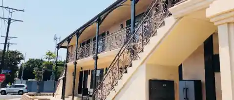Los Angeles Condo: 11635 Idaho Ave
