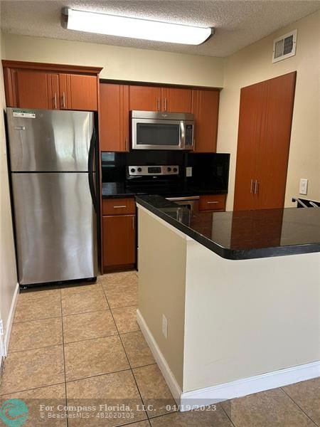 Hollywood Condo: 540 South Park Rd