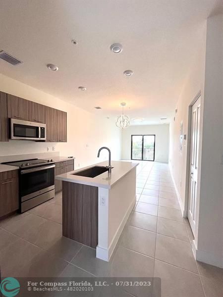 Doral Condo: 8201 Northwest 41st St