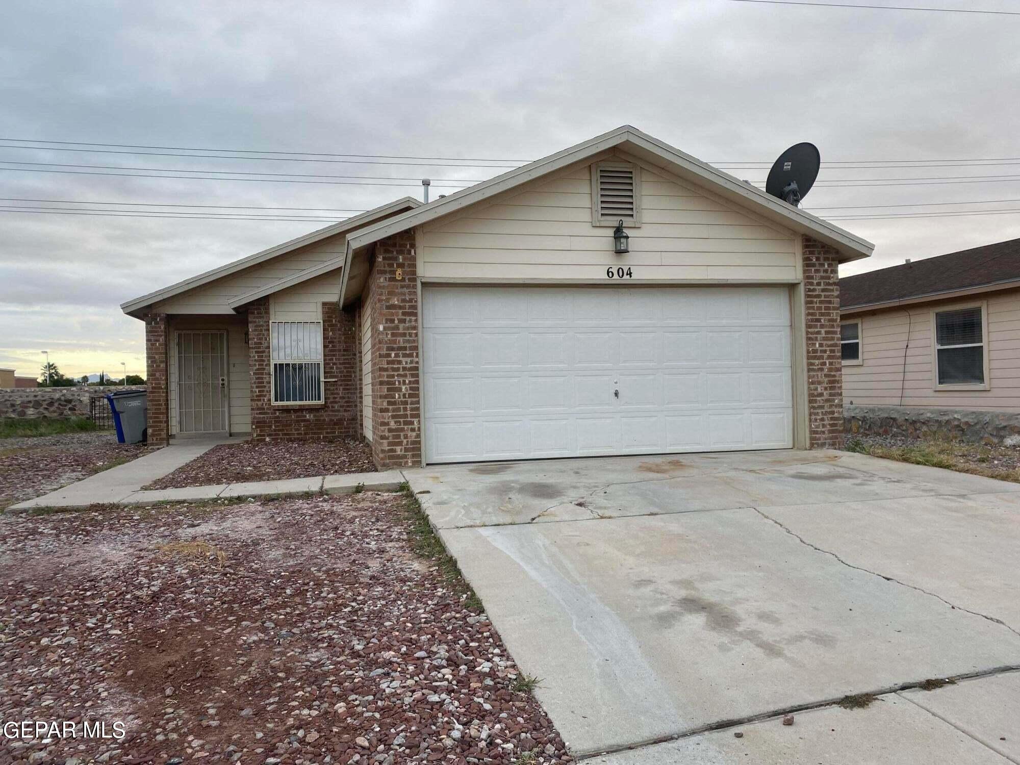 EL PASO Condo: 604 ESMERALDA ARMENDARIZ AVE