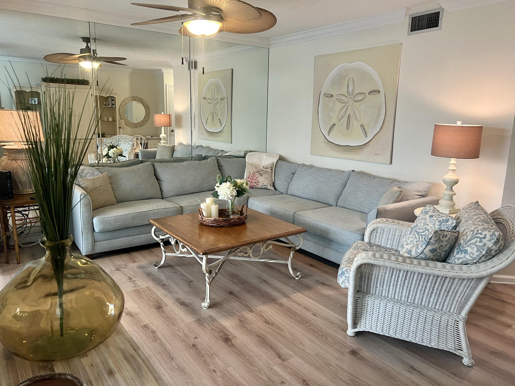 Jupiter Condo: 353 Highway 1