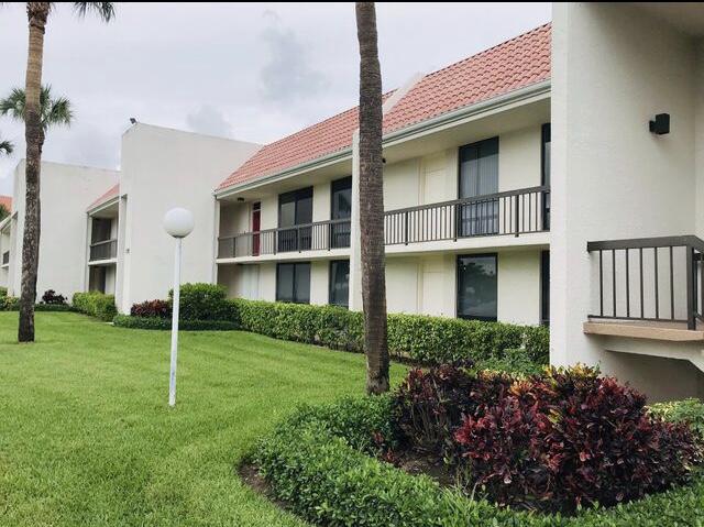 West Palm Beach Condo: 2520 Presidential Way