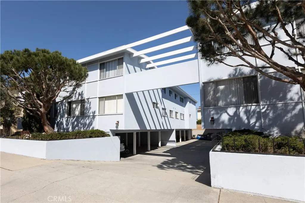 Redondo Beach Condo: 507 Ave G