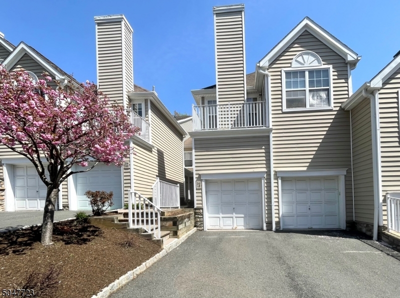 Berkeley Heights Condo: 18 Springholm Dr