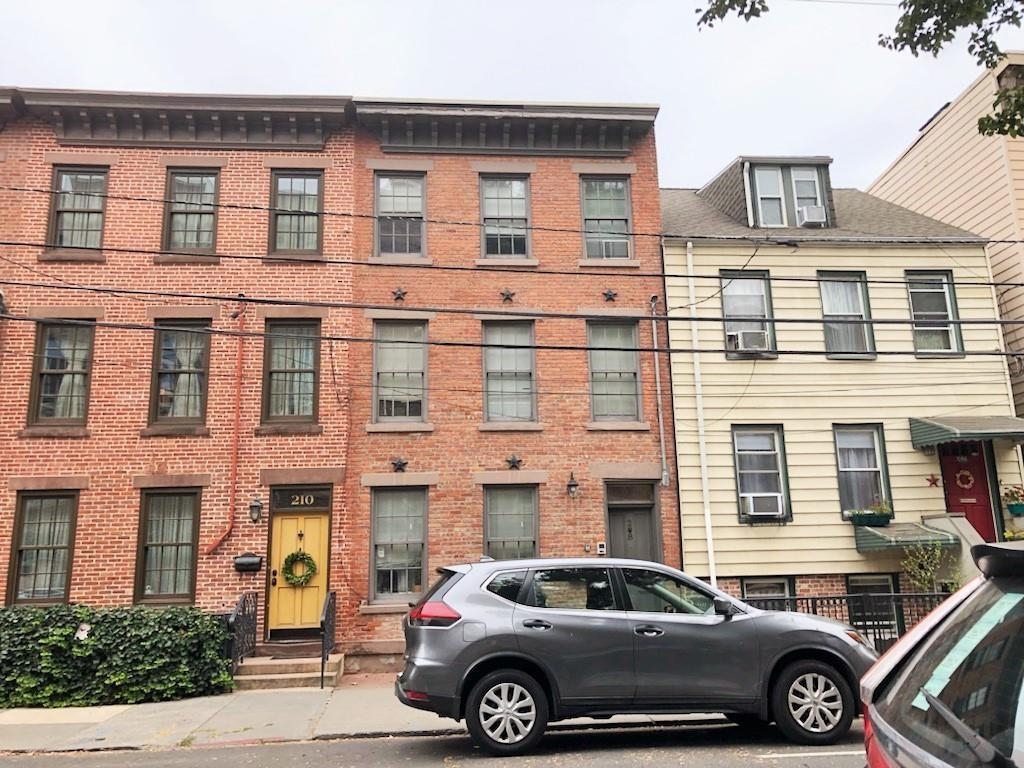 Jersey City Condo: 208 3rd St