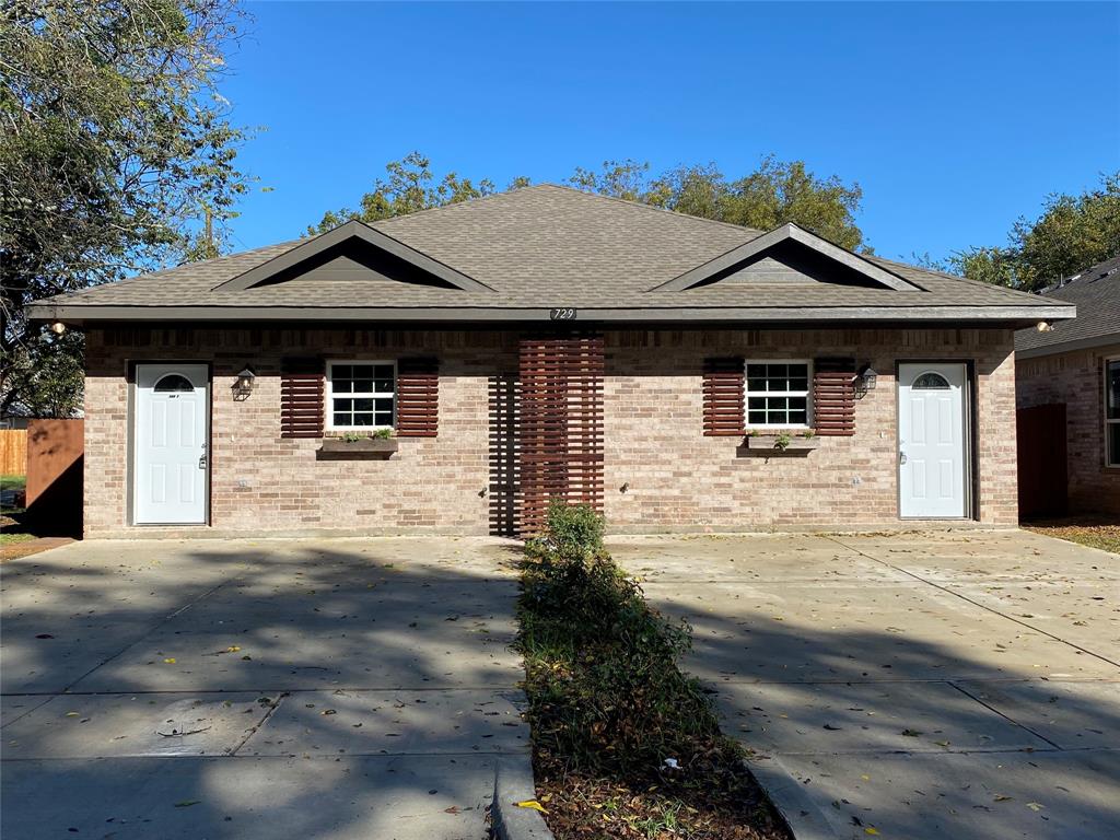 Cleburne Condo: 729 East Brown Street,