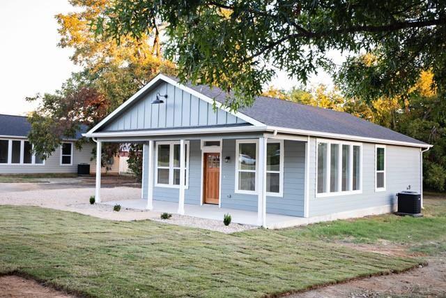 Honey Grove Condo: 704 Walnut St