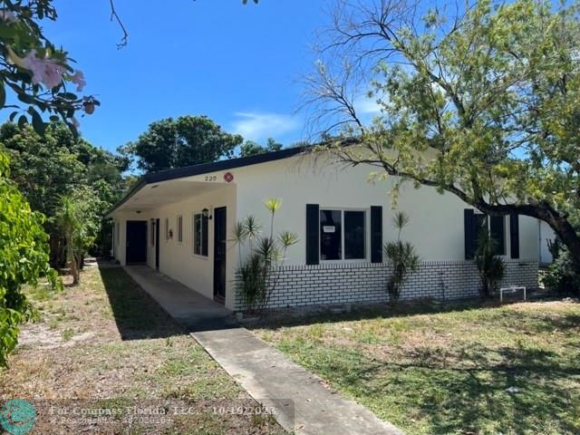 Pompano Beach Condo: 220 Southeast 22nd Ave