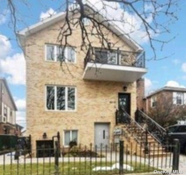 QUEENS Condo: 63 -33 ALDERTON St