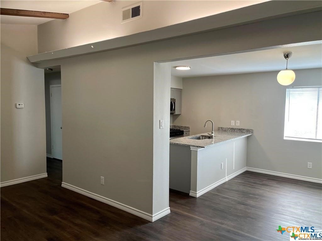 San Marcos Condo: 1112 Hazelton St