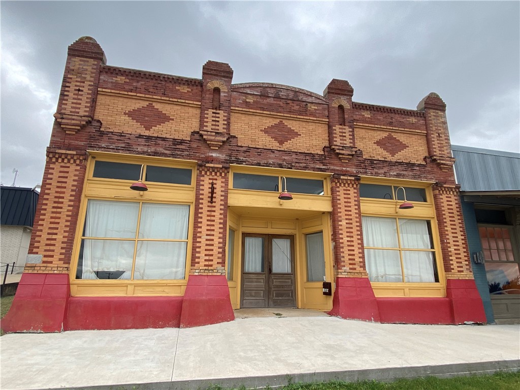 Coupland Condo: 202 North Commerce St
