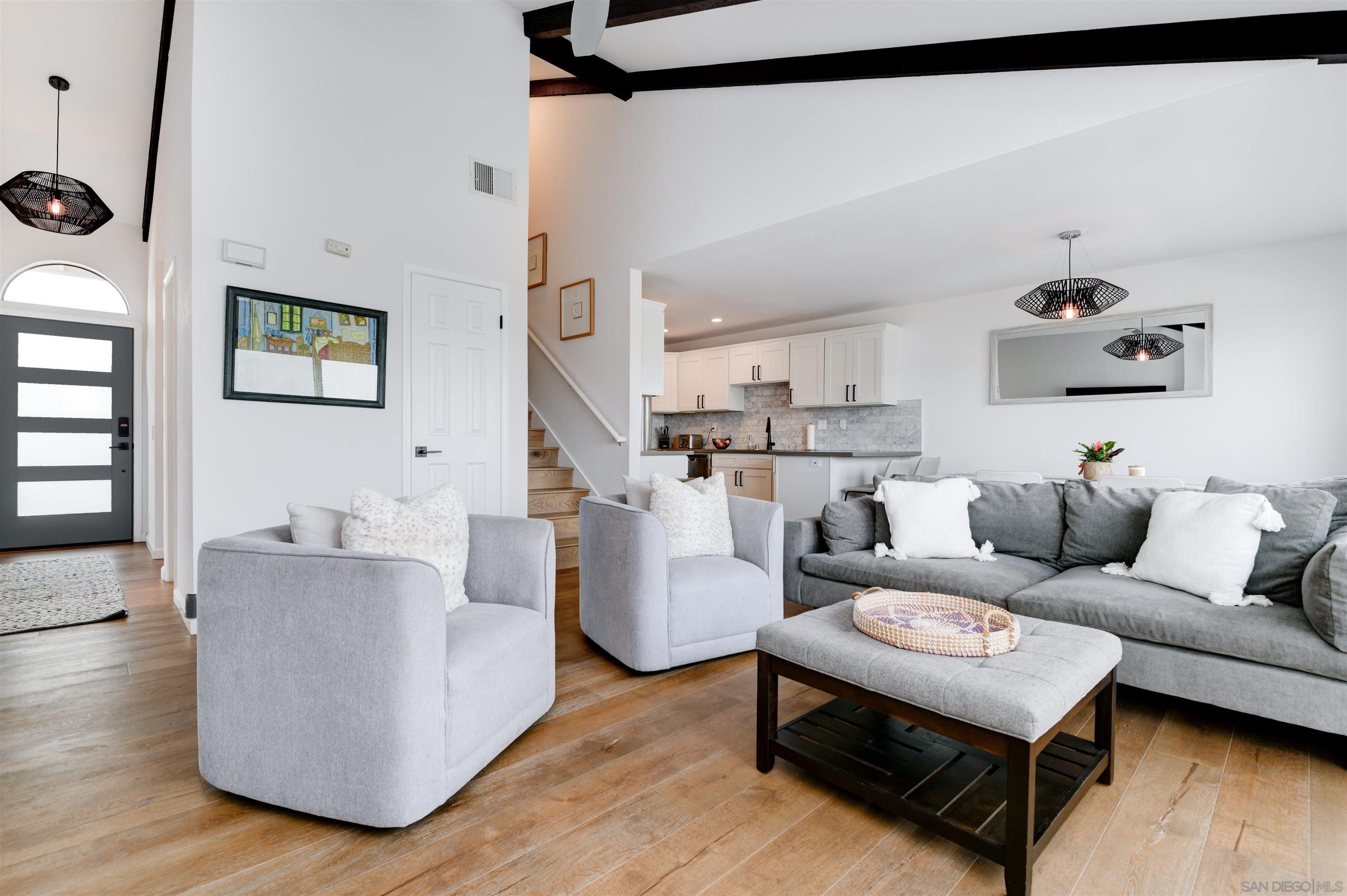 Solana Beach Condo: 807 Highland Dr
