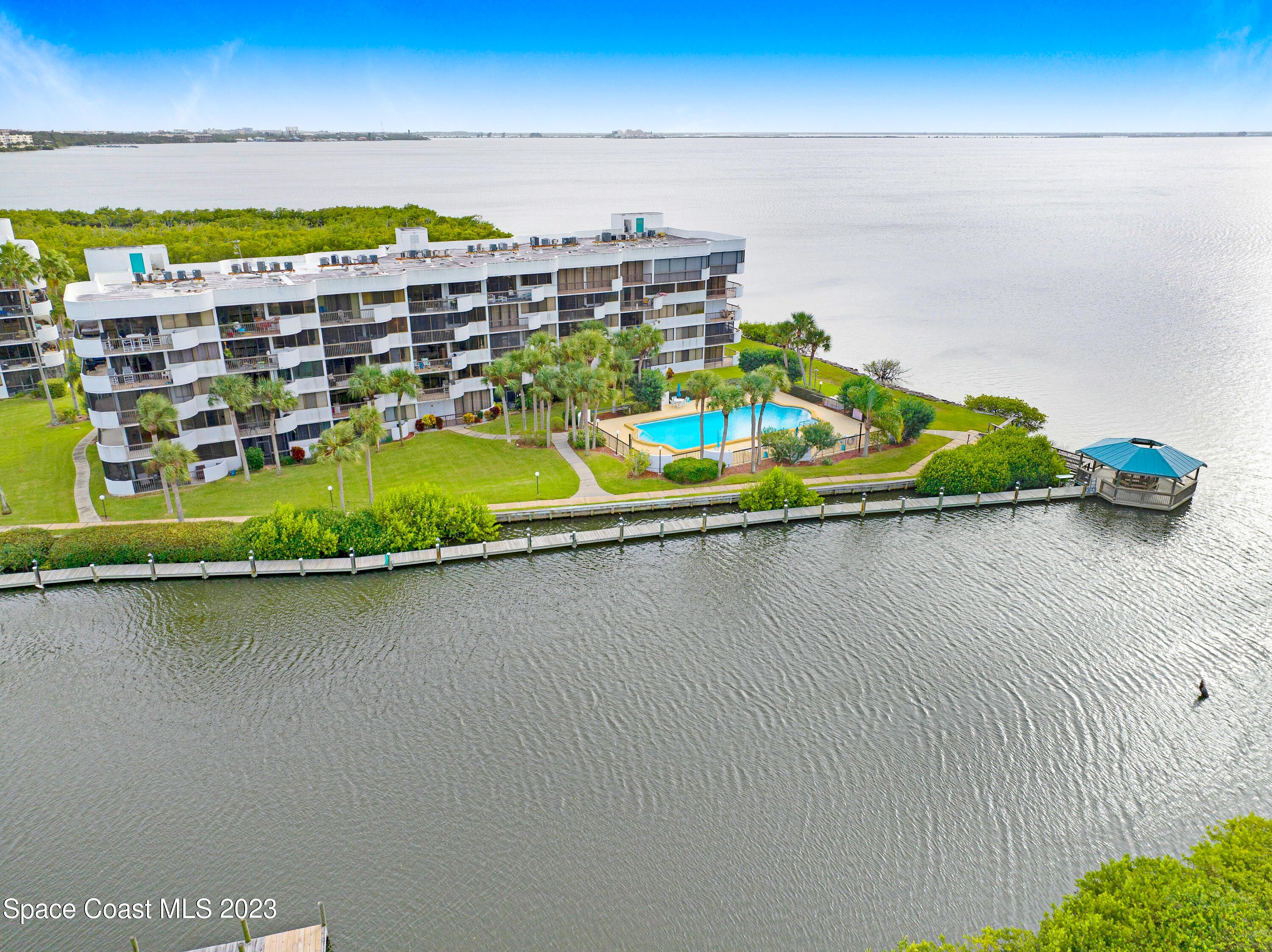Cape Canaveral Condo: 300 Columbia Dr