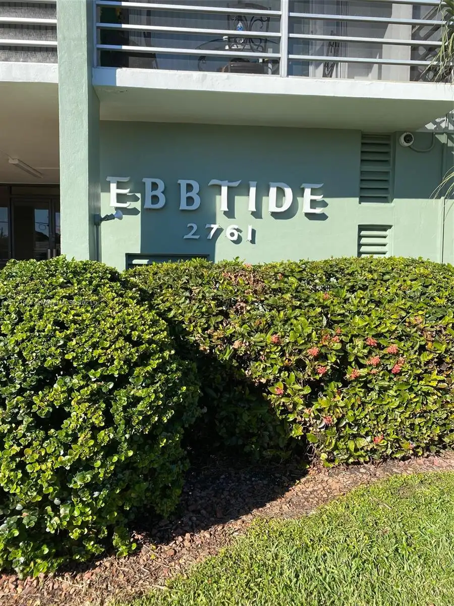 Hollywood Condo: 2761 Taft St