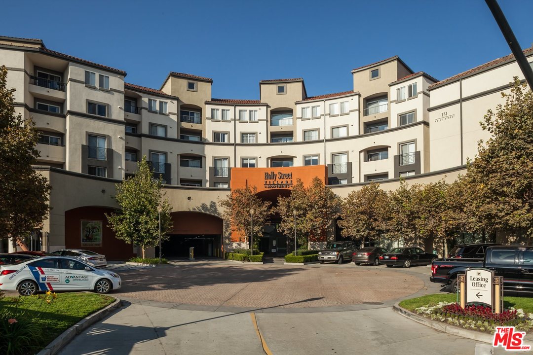 Pasadena Condo: 151 East Holly St