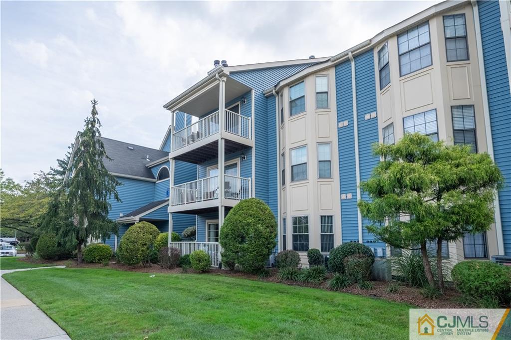 East Brunswick Condo: 336 Cozzens Ct