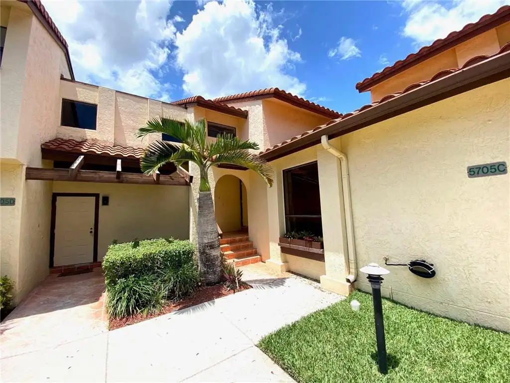 Boca Raton Condo: 5705 Fox Holw Dr