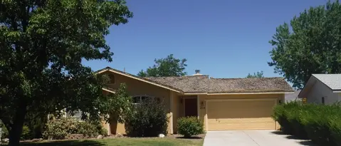 Dayton Condo: 215 Woodlake Cir