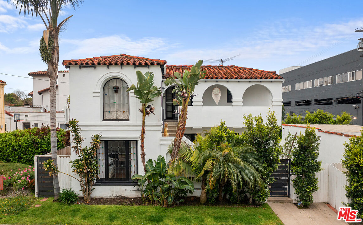 Los Angeles Condo: 8472 Oakwood Ave