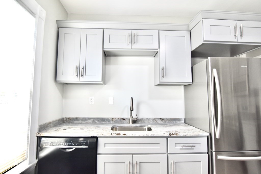 Boston Condo: 82 Fuller St