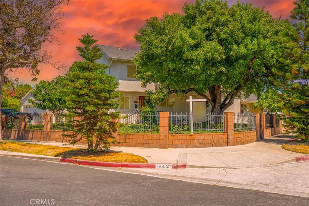 North Hollywood Condo: 6602 Charlesworth Ave