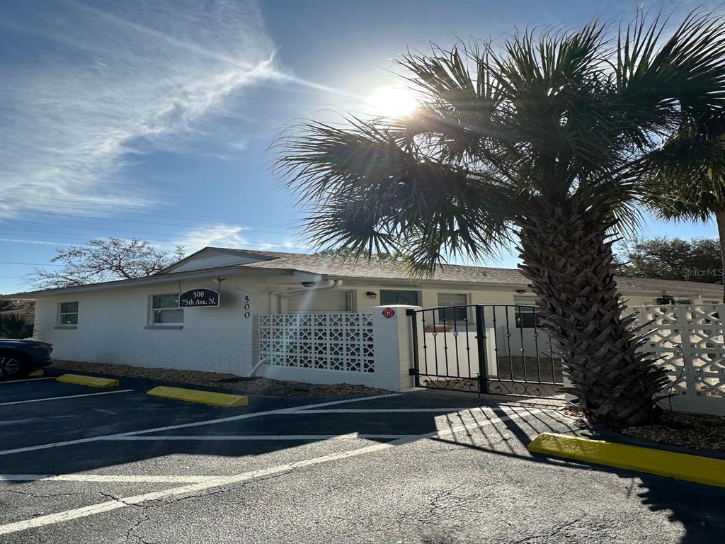 St. Petersburg Condo: 500 75th Ave N