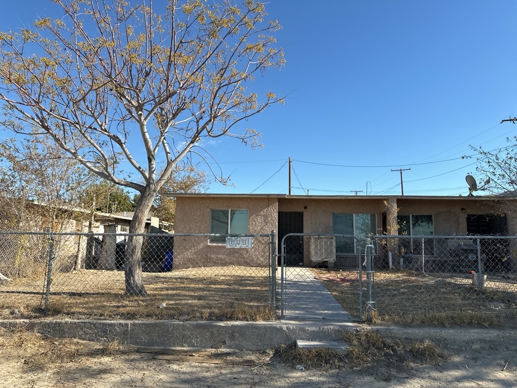 Oro Grande Condo: 19081 1st St