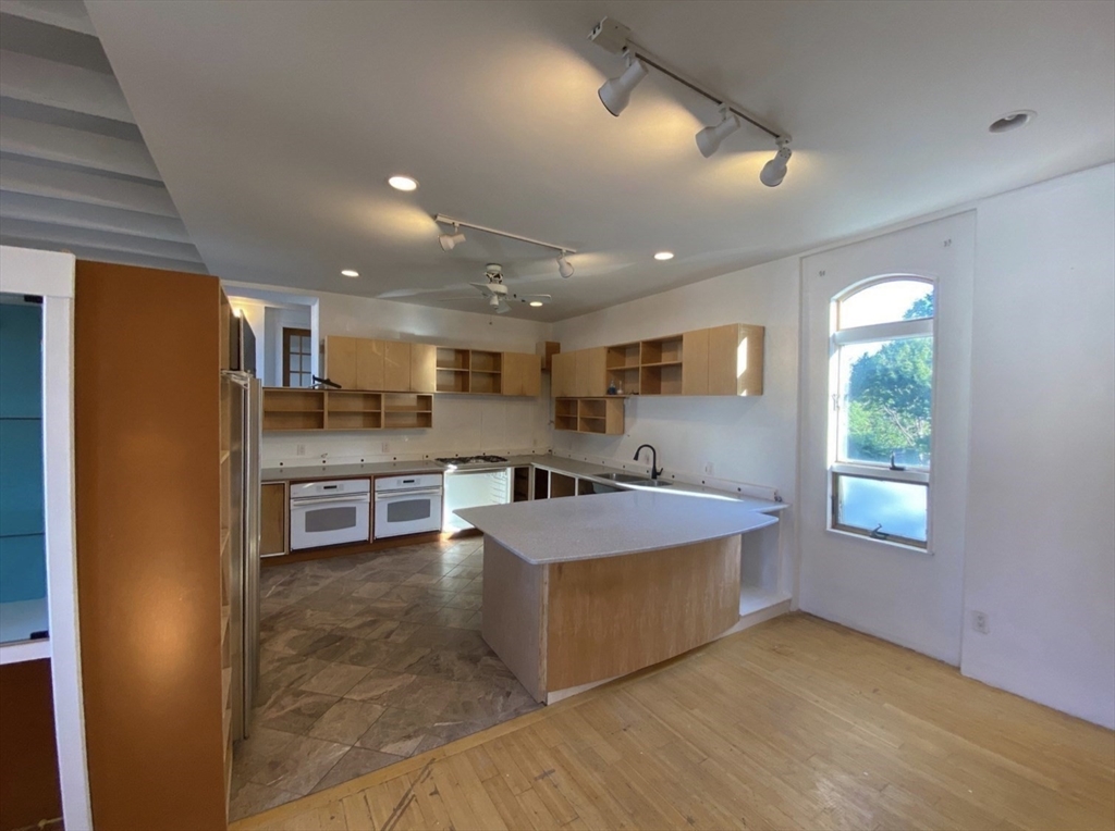 Somerville Condo: 359 Lowell St
