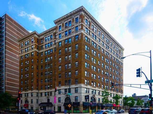 Chicago Condo: 2756 North Pine Grove Ave