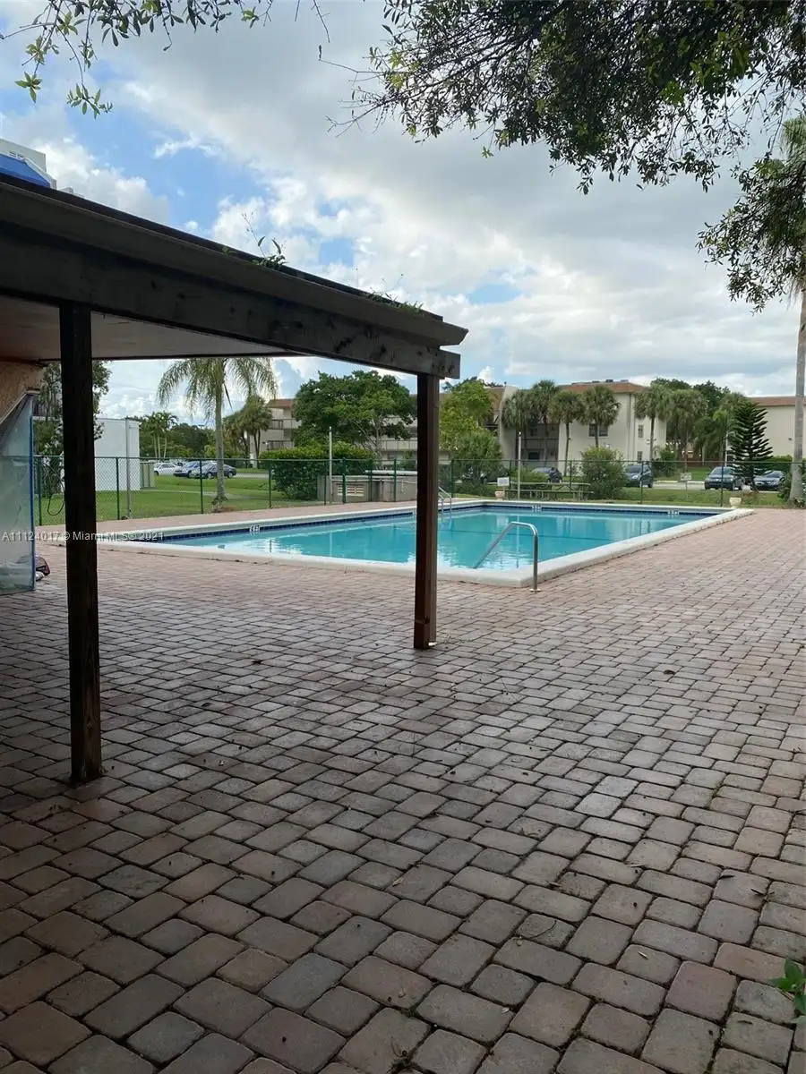 Plantation Condo: 7501 NW 16th St