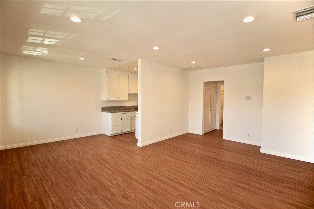 North Hollywood Condo: 6951 Simpson Ave
