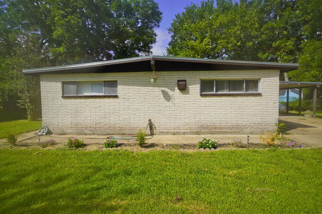 Lake Jackson Condo: 107 Southern Oaks Dr