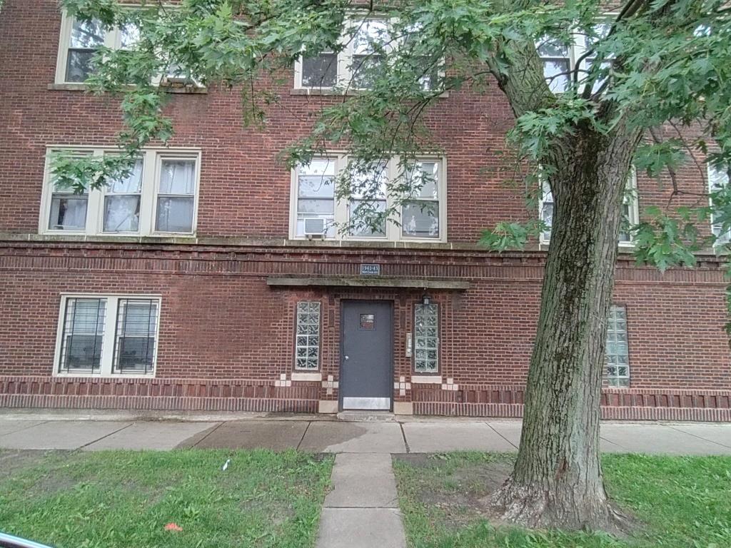 Chicago Condo: 1943 West Chase Ave