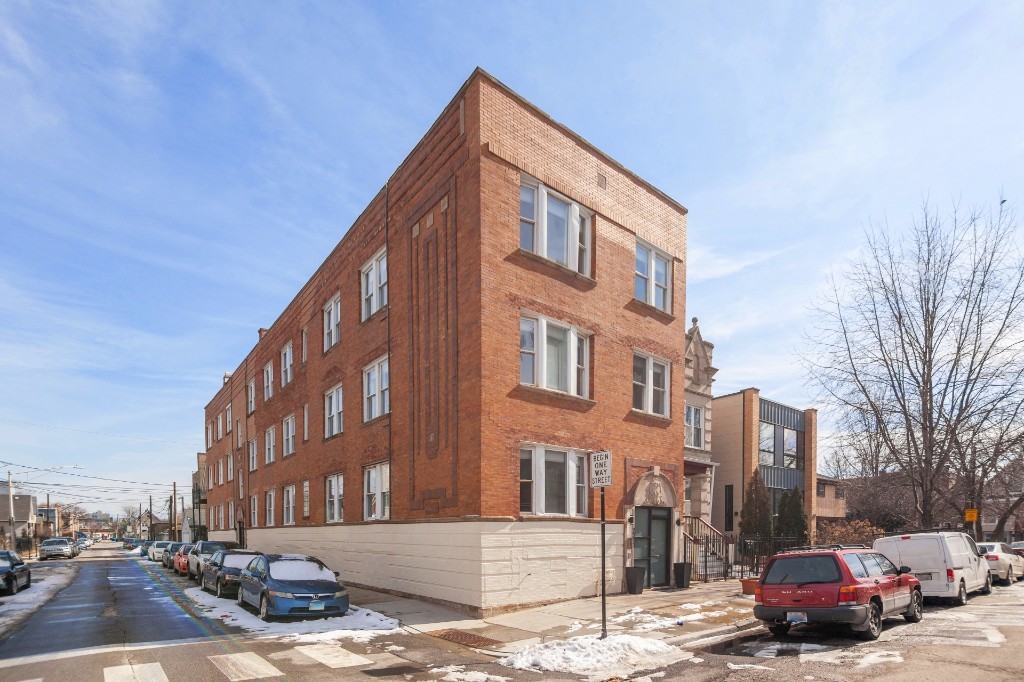 Chicago Condo: 2313 North Albany Ave