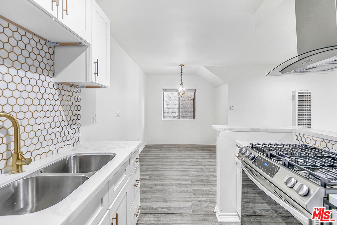 Los Angeles Condo: 1630 North Harvard Blvd