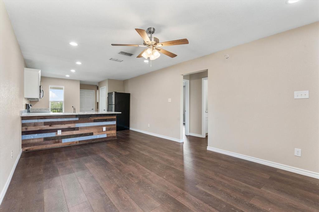 Cleburne Condo: 1406 Courtney Pl
