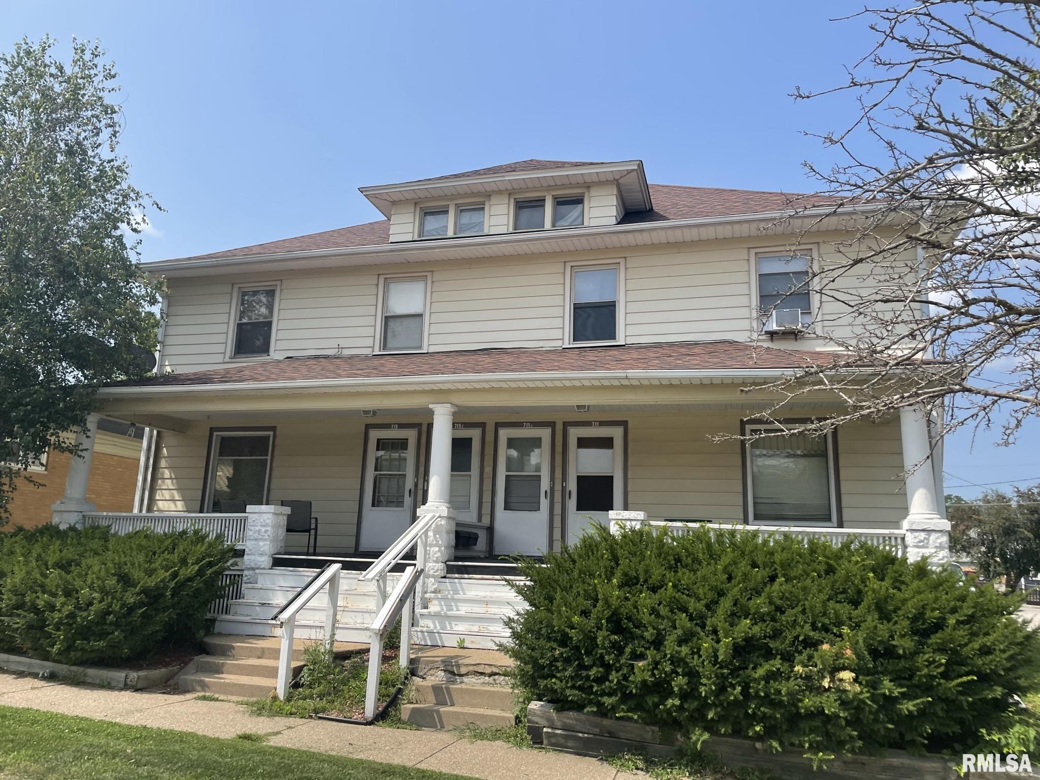 Moline Condo: 711 16th St