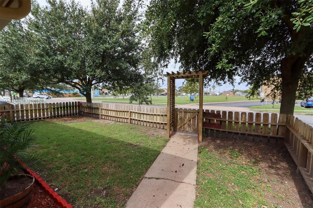Galveston Condo: 5217 Avenue N 1/2 Rear