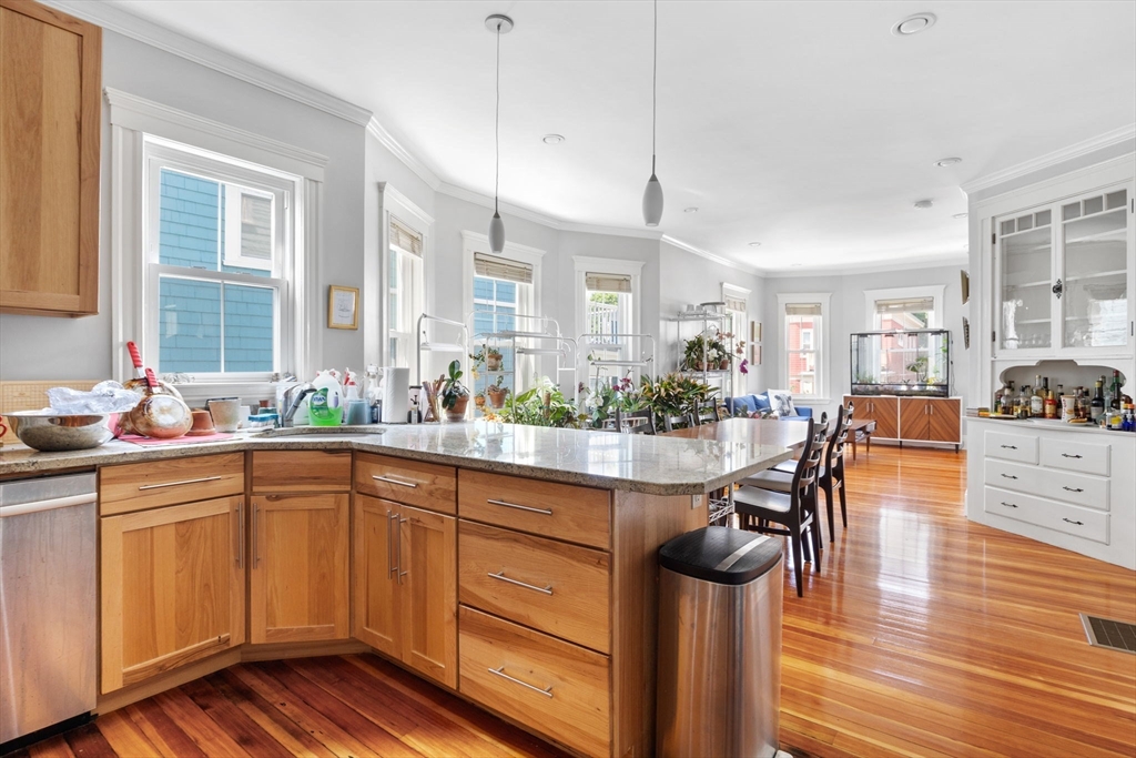 BOSTON Condo: 77 MONTEBELLO RD