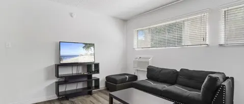 Los Angeles Condo: 1449 Butler Ave