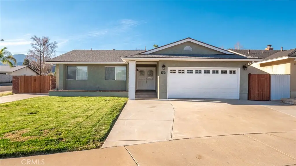 Lake Elsinore Condo: 925 Diane Way
