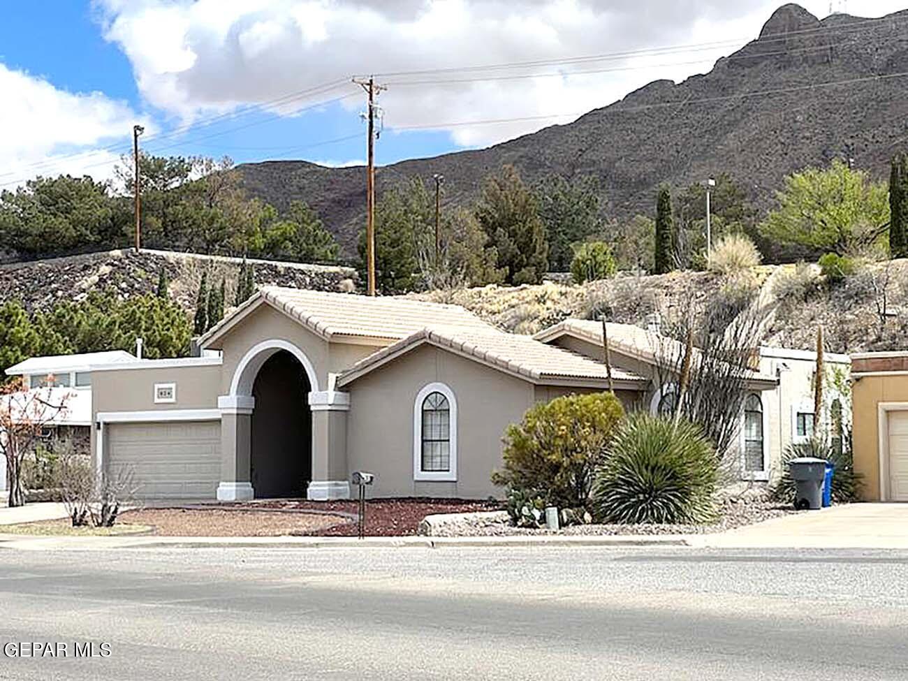 EL PASO Condo: 824 VIA DESCANSO LN