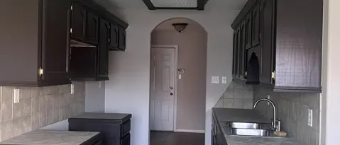 Mission Condo: 2003 Magnolia St