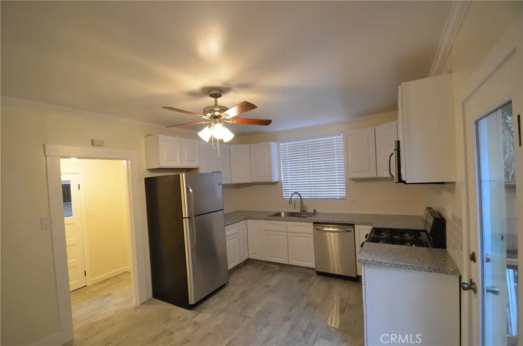 Long Beach Condo: 1025 Gladys Ave