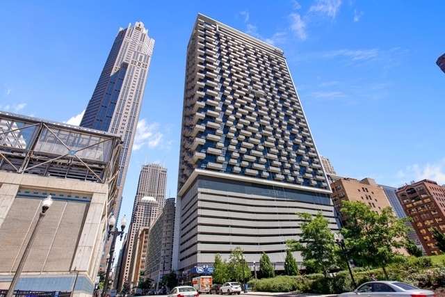 Chicago Condo: 235 West Van Buren St